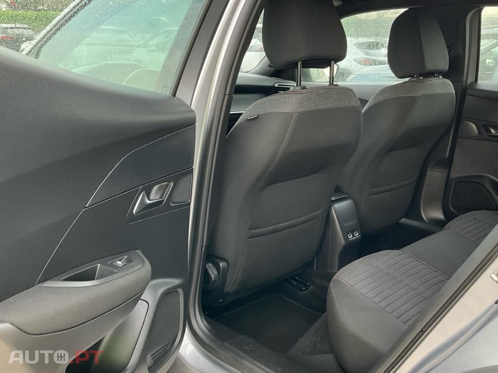 Peugeot E-2008 50 kWh Active Pack