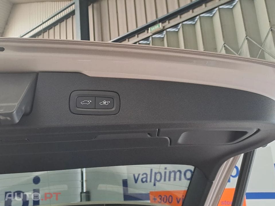 Volvo V60 2.0 B4 Momentum Core Geartronic