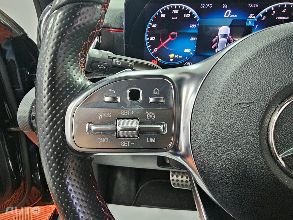 Mercedes-Benz A 250 e AMG Line