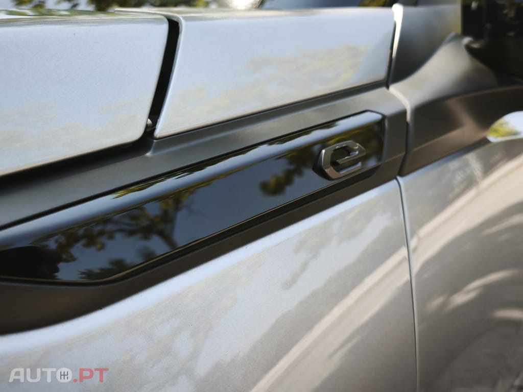 Peugeot e-2008 50 kWh GT — fotografia 18