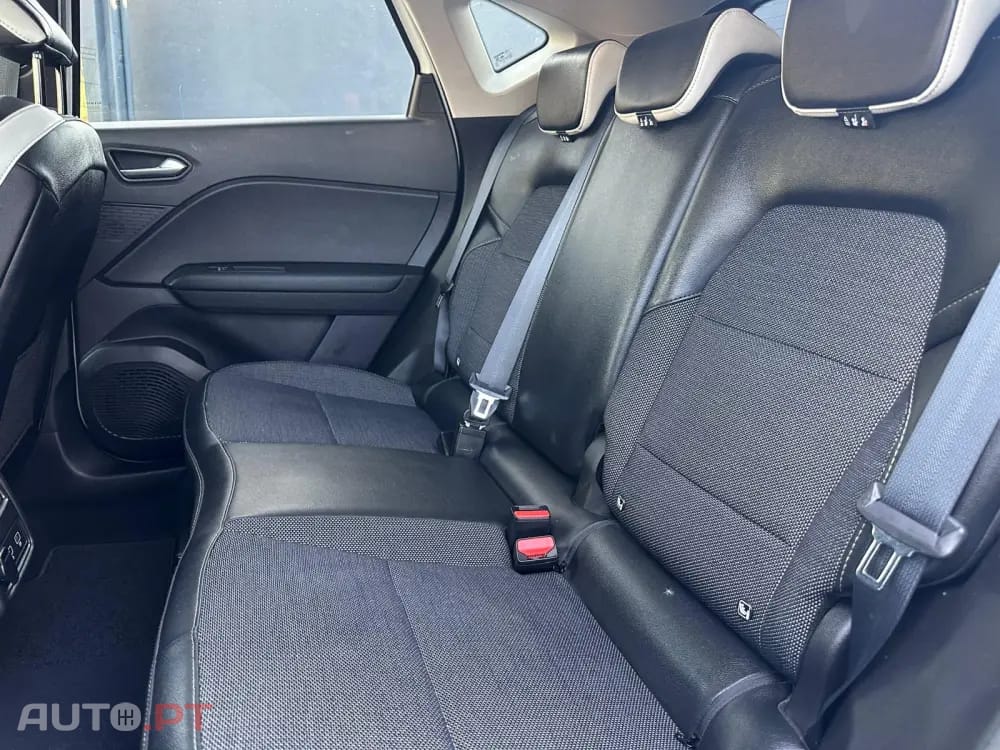 Renault Captur 1.6 E-Tech Intens