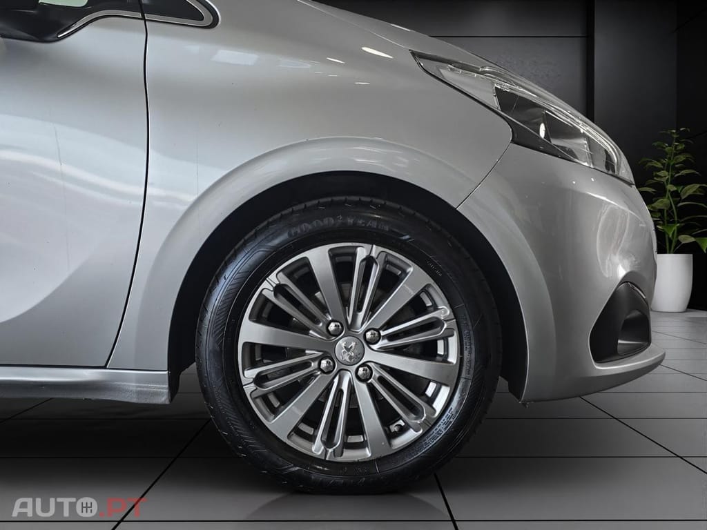 Peugeot 208 1.2 PureTech Signature