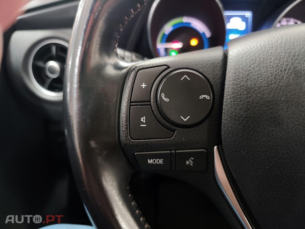 Toyota Auris Touring Sports 1.8 HSD Exclusive+Navi