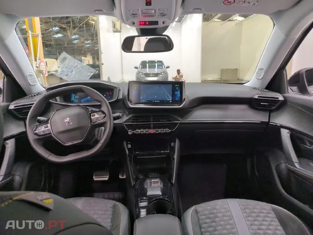 Peugeot E-2008 50 kWh Allure Pack