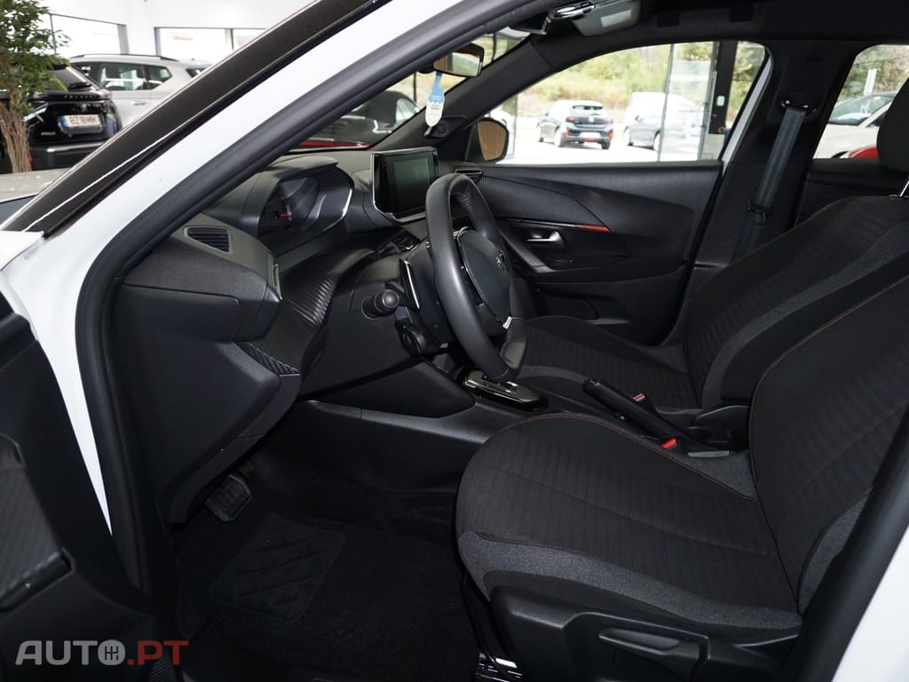 Peugeot 2008 PureTech 130 EAT8 Allure