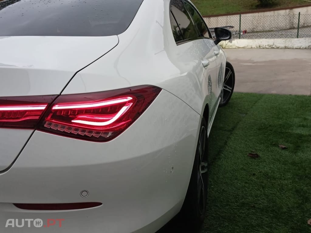 Mercedes-Benz CLA 180 Outro