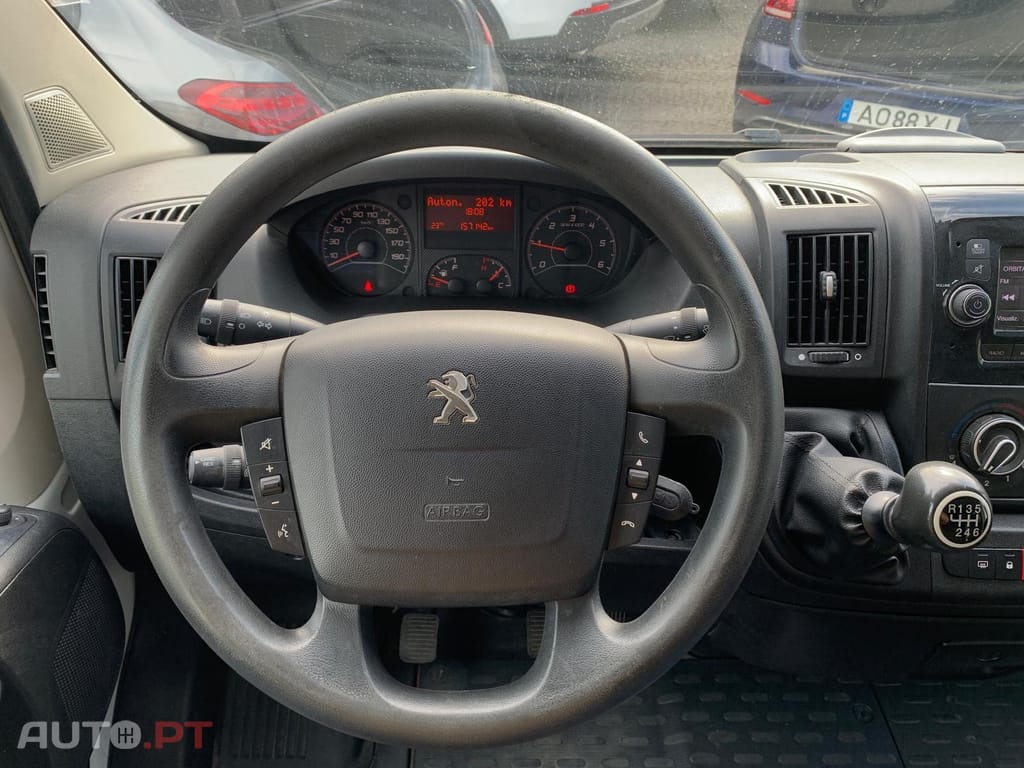 Peugeot Boxer 2.2 BlueHDi 330 L2H2 Premium