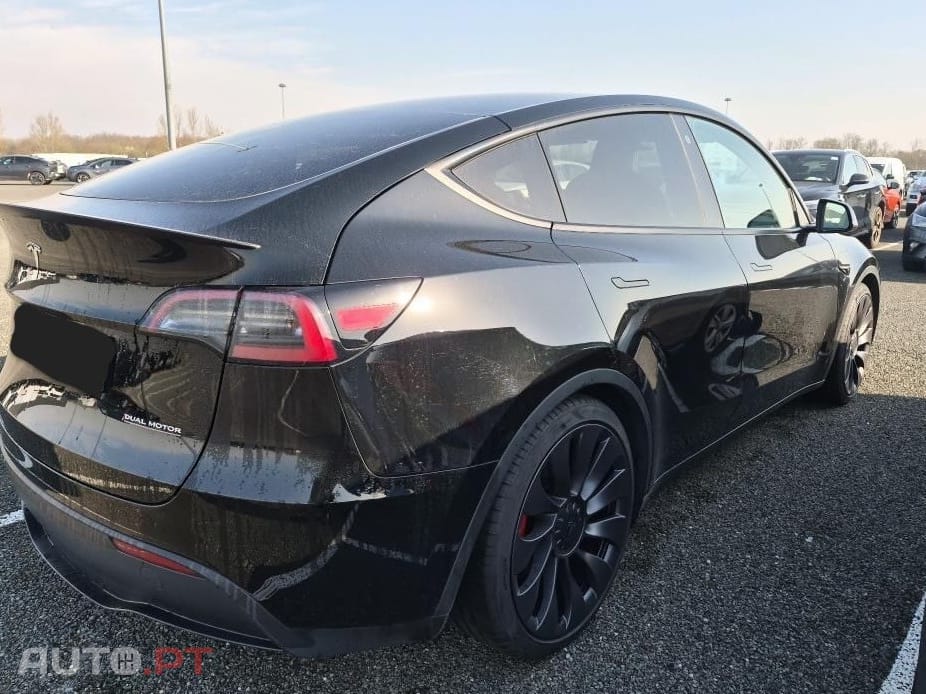 Tesla Model Y Performance Dual Motor AWD
