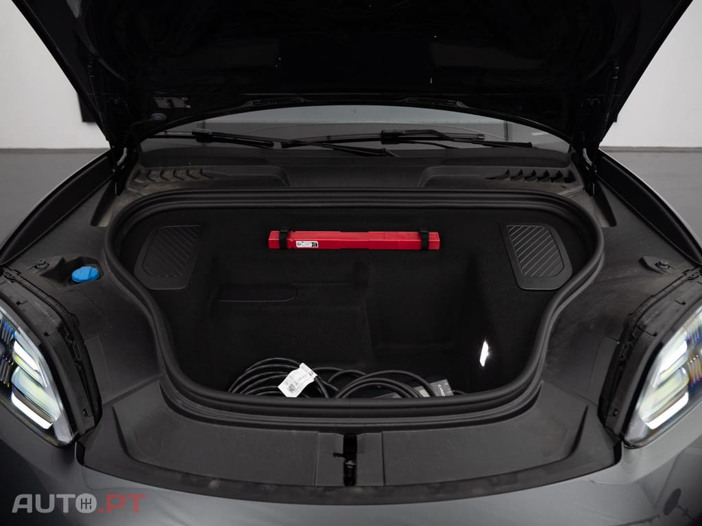 Porsche Macan Electric 4