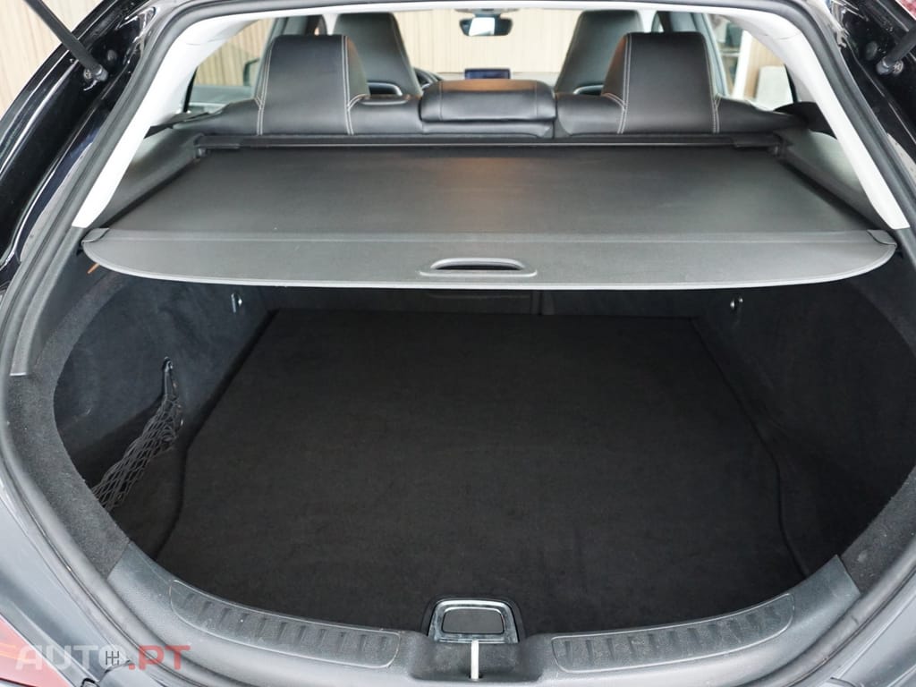 Mercedes-Benz CLA 200 d Shooting Brake — fotografia 22
