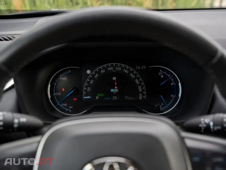 Toyota RAV4 2.5 HDF Comfort — fotografia 12