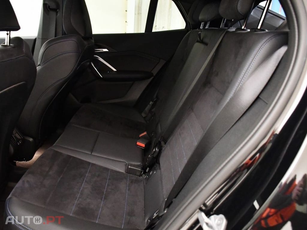 BMW iX2 eDrive20 Pack Desportivo M Pro