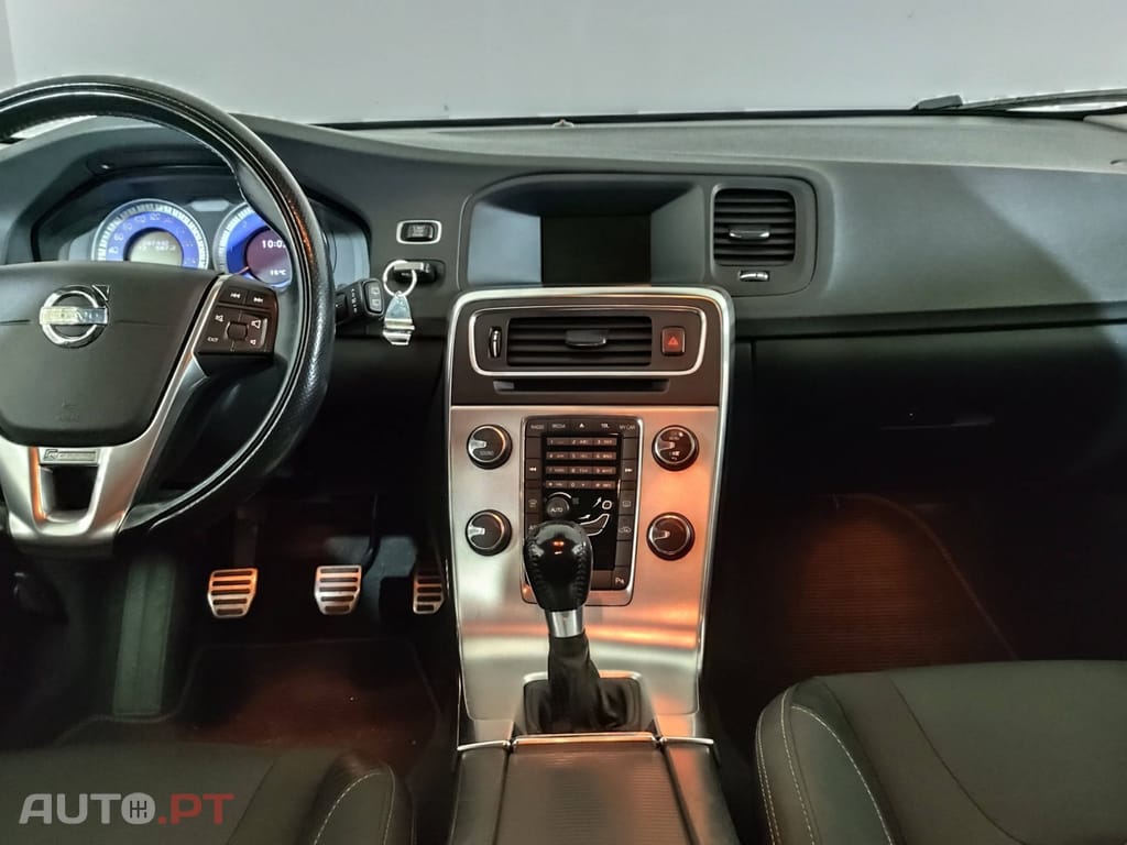 Volvo V60 2.0 D3 R-Design