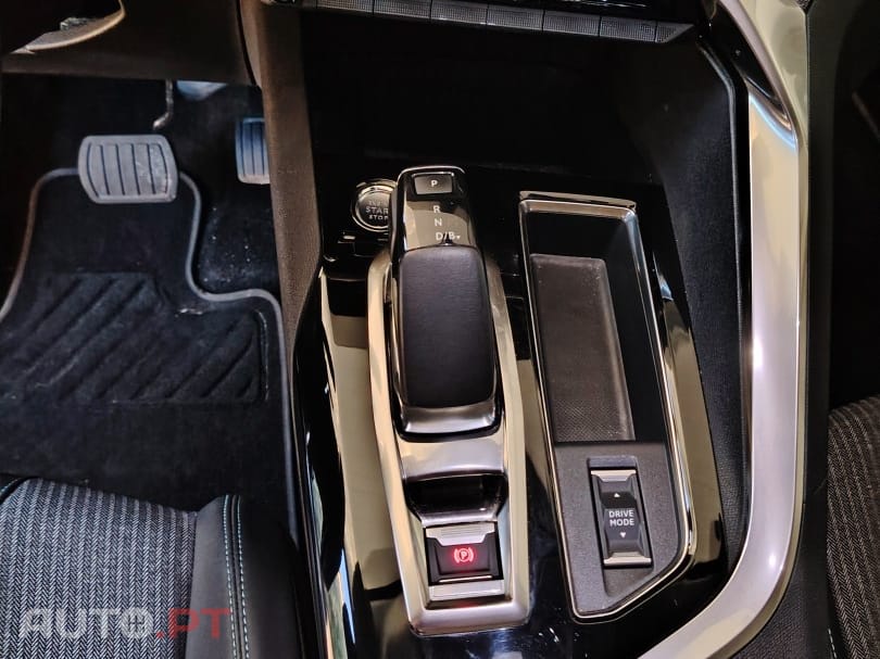 Peugeot 3008 Plug-In Hybrid 225 e-EAT8 Allure Pack