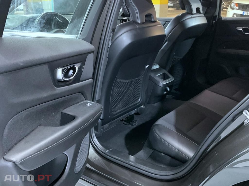 Volvo V60 2.0 T4 Momentum Plus