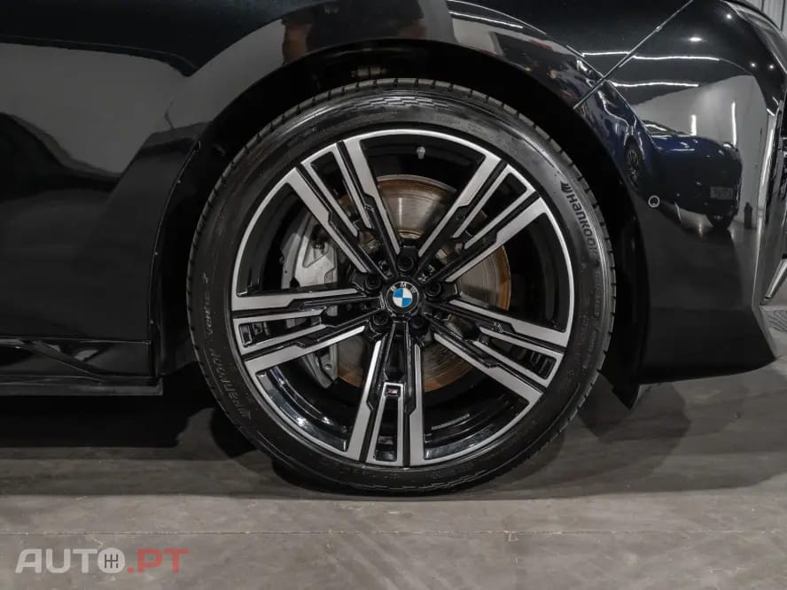BMW 750 750e xDrive Pack Desportivo M