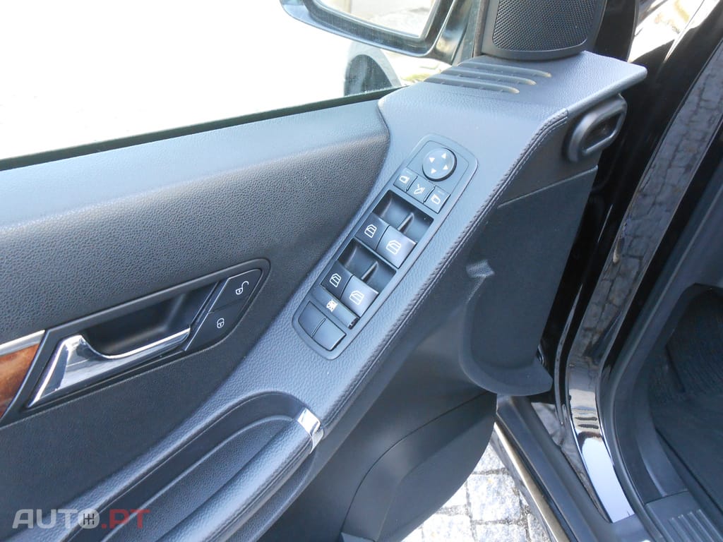 Mercedes-Benz R 320 4 MATIC