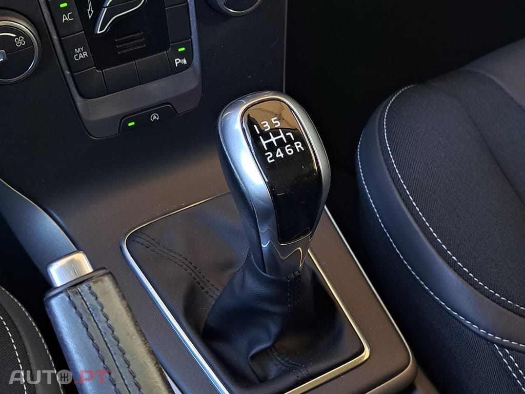Volvo V40 2.0 D2 Momentum Eco
