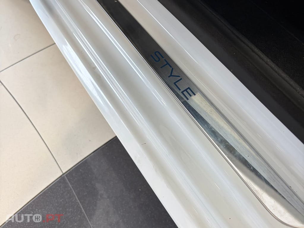 Peugeot 208 1.6 blueHDI Style