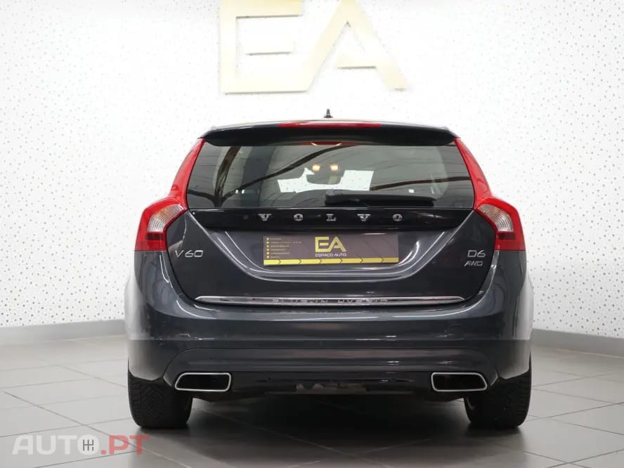 Volvo V60 2.4 D6 Momentum AWD Phev