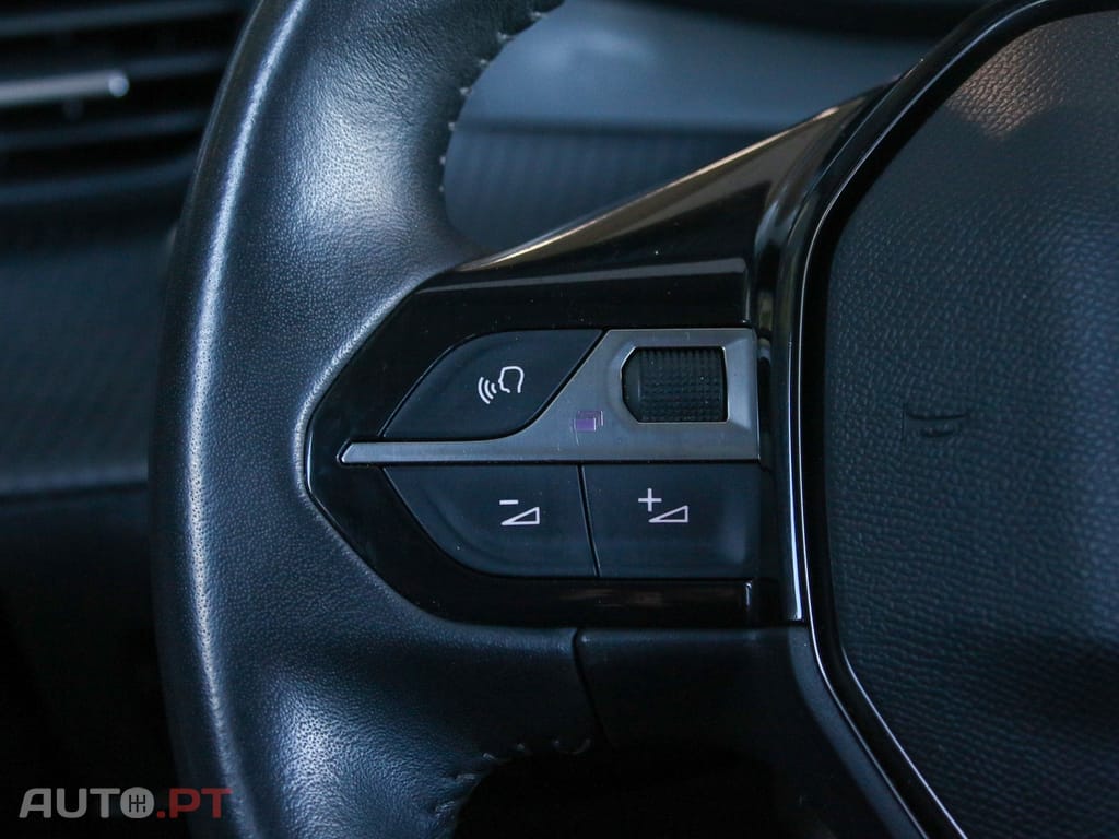 Peugeot 2008 1.2 PureTech Allure