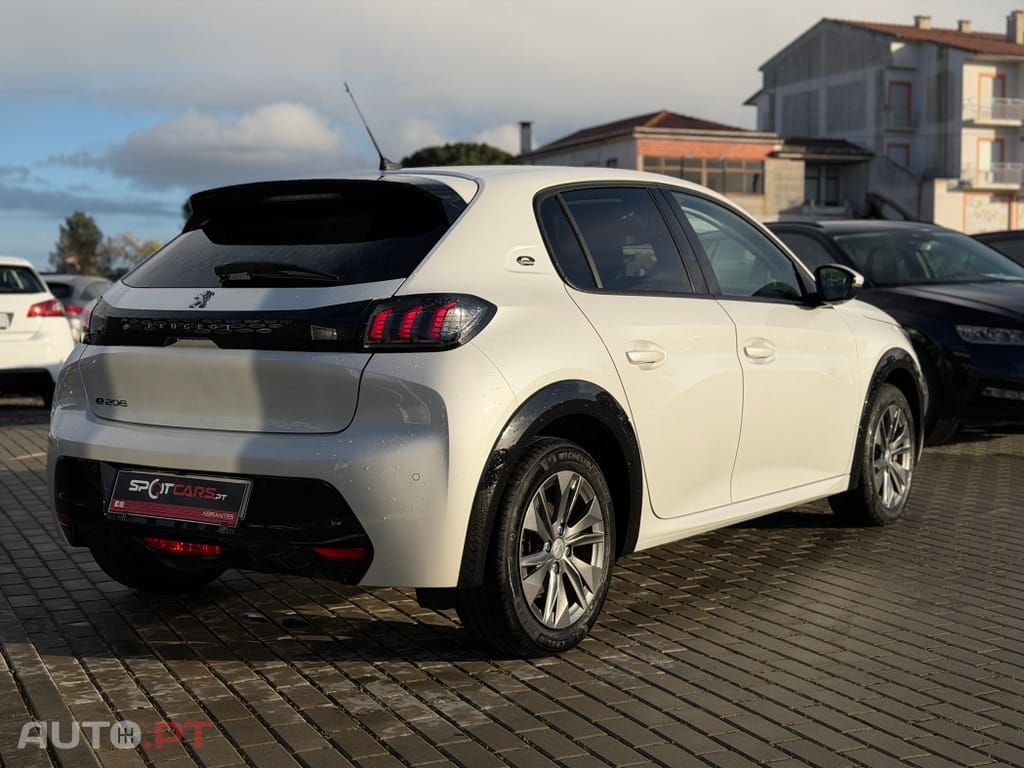 Peugeot E-208 50 kWh Allure