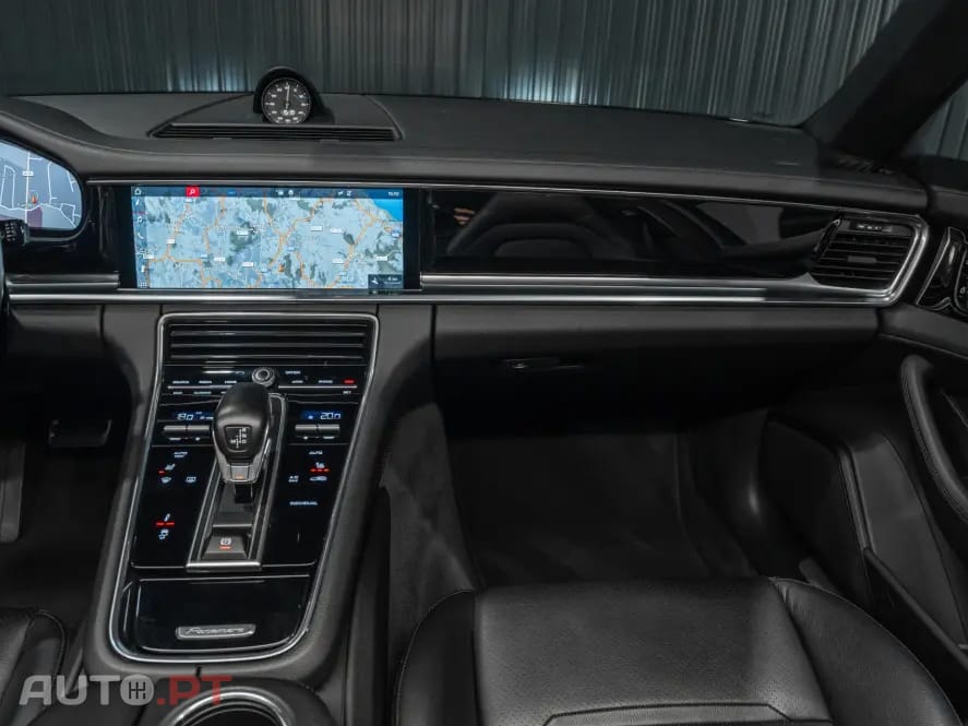 Porsche Panamera 4 E-Hybrid Platinum Edition