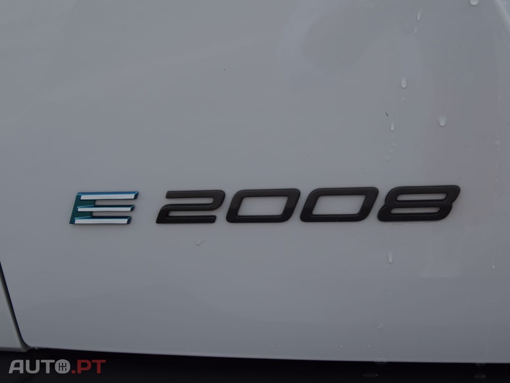 Peugeot E-2008 54 kWh Active EAT8