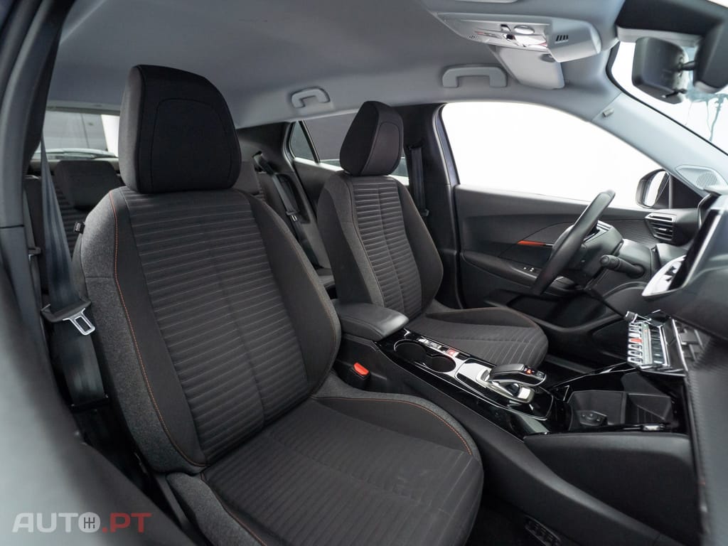 Peugeot E-2008 50 kWh Active Pack