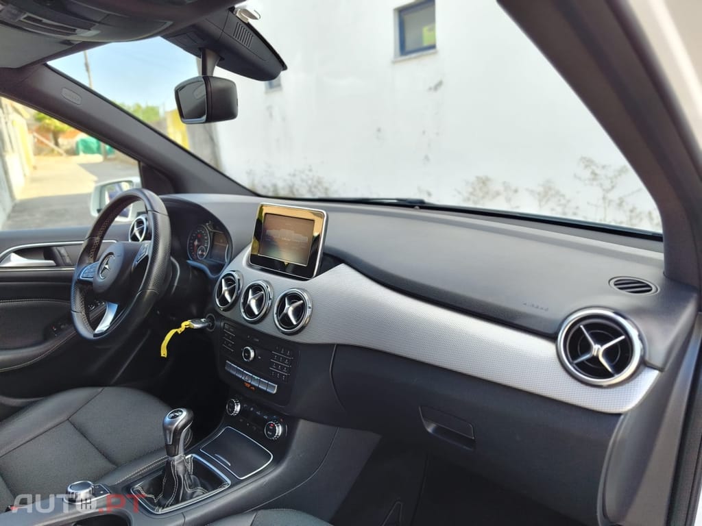 Mercedes-Benz B 180 D Avangard