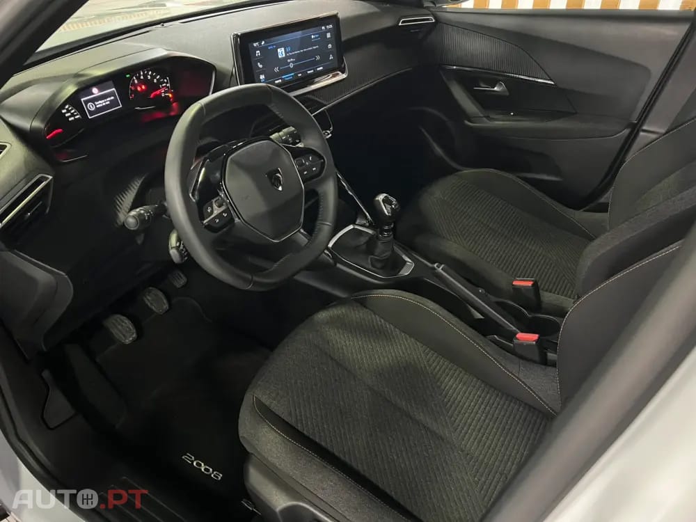 Peugeot 2008 1.2 PureTech Style — fotografia 18