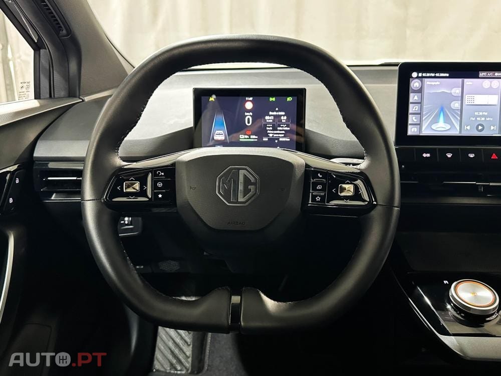 MG MG4 77 kWh Extended Range Luxury