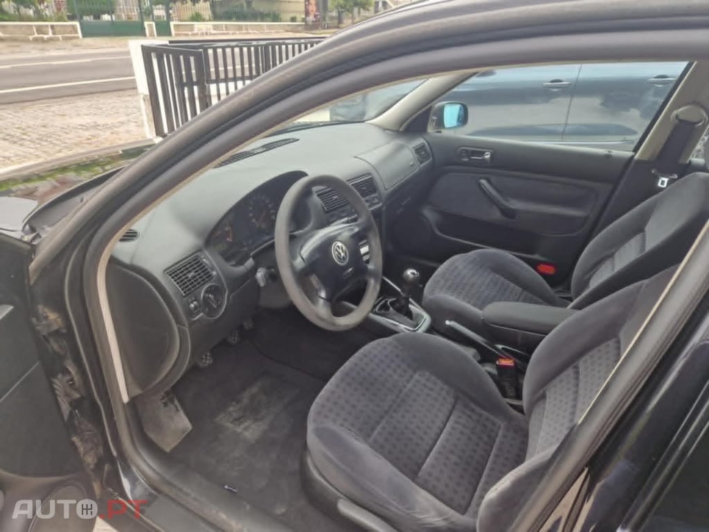 Volkswagen Golf 1.4i Confortline JE+AC