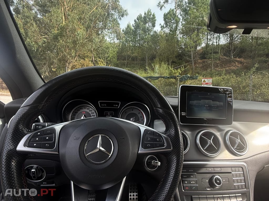 Mercedes-Benz CLA 180 coupé 4 portas