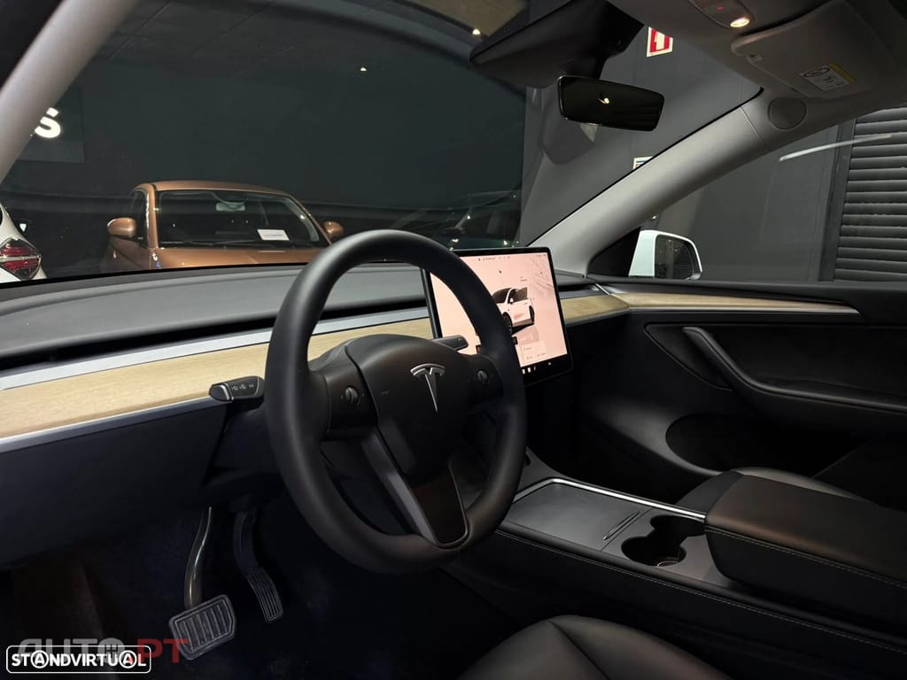 Tesla Model Y Long-Range RWD