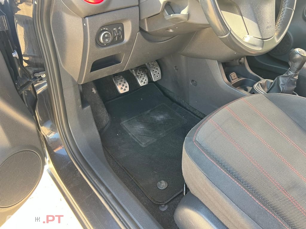 Opel Corsa 1.2 Black Edition