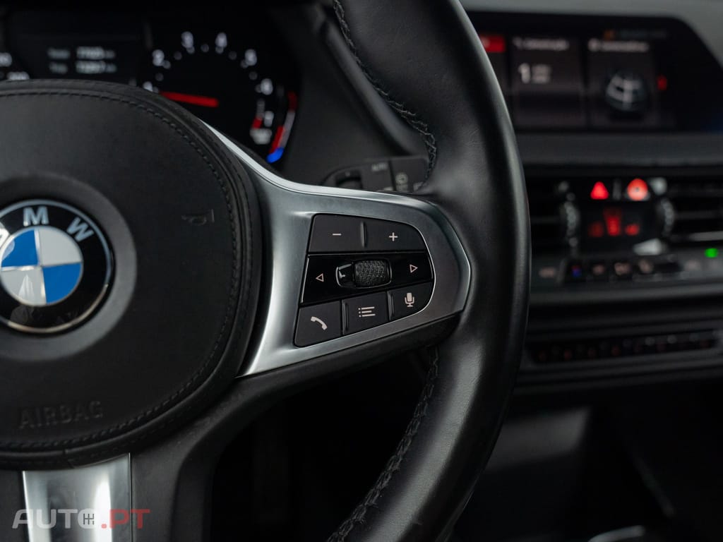 BMW 118 i Pack Desportivo M Auto
