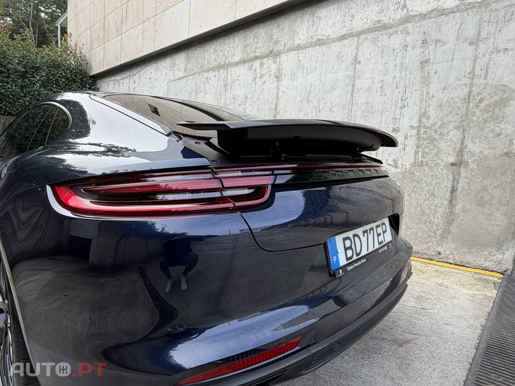 Porsche Panamera 4 E-Hybrid Platinum Edition
