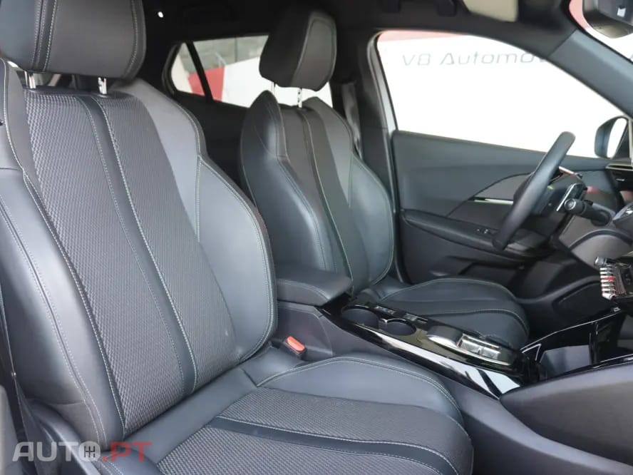 Peugeot 2008 1.2 PureTech GT EAT8