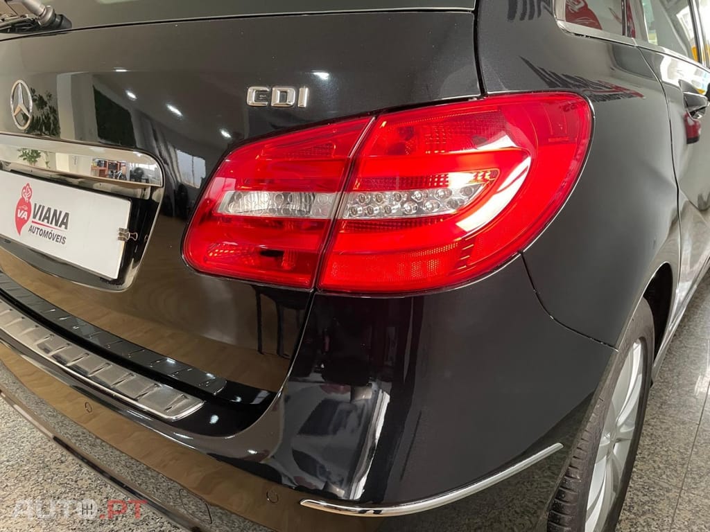 Mercedes-Benz B 180 CDi BlueEfficiency Edition — fotografia 9