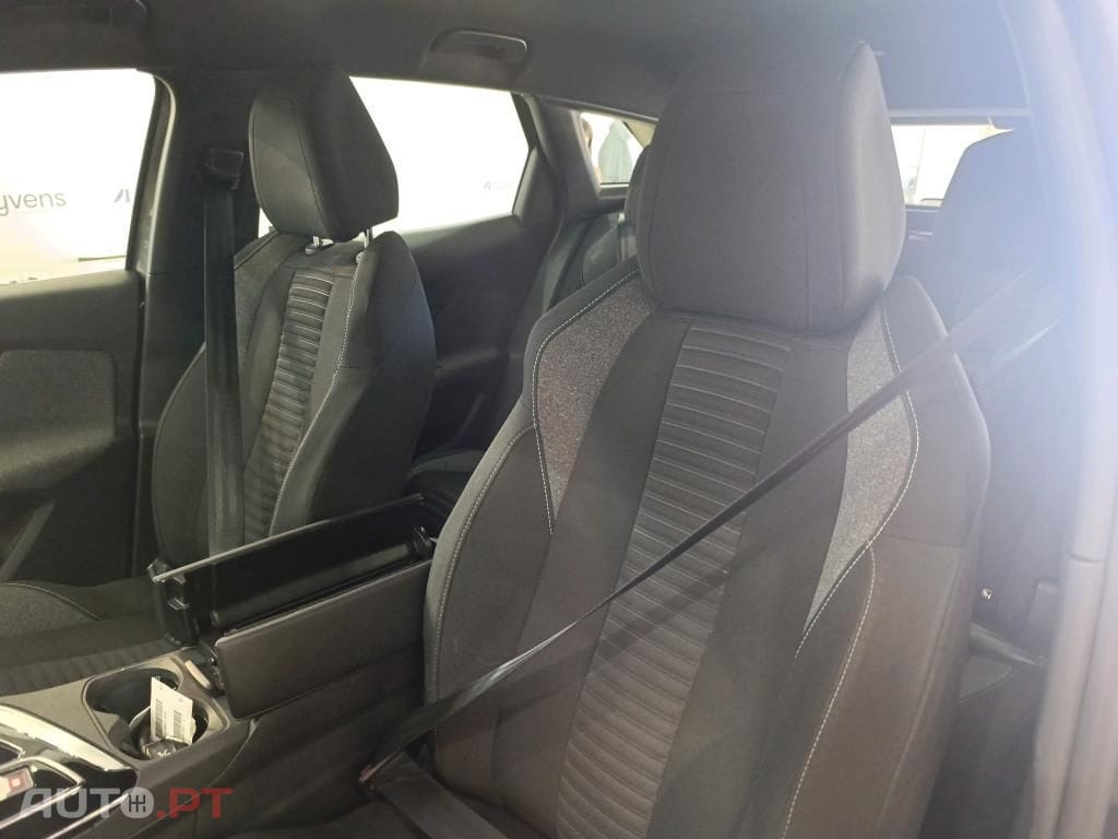 Peugeot 3008 1.6 Hybrid Active Pack e-EAT8