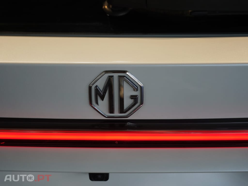 MG HS Luxury