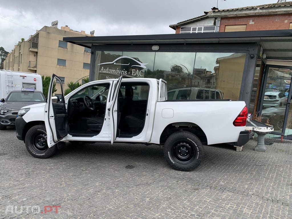 Toyota Hilux 2.4 D-4D 2WD CD