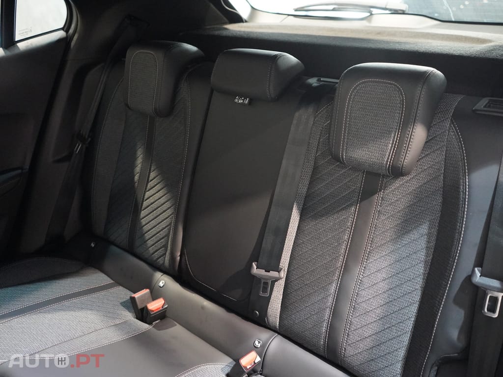 Peugeot 2008 1.2 PureTech Allure