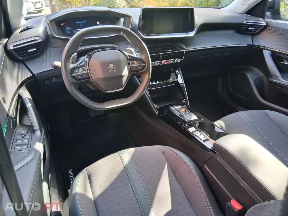 Peugeot 2008 1.2 PureTech Allure EAT8