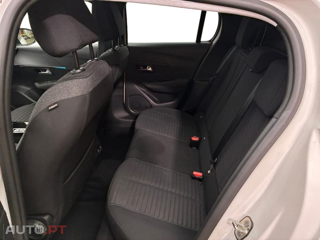 Peugeot E-208 50 kWh Style