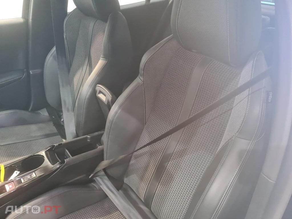 Peugeot E-2008 50 kWh GT