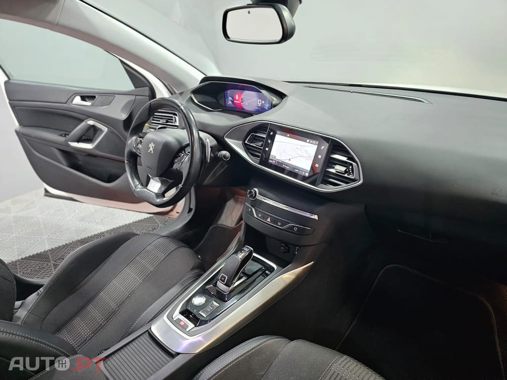 Peugeot 308 SW 1.2 PureTech Allure EAT8