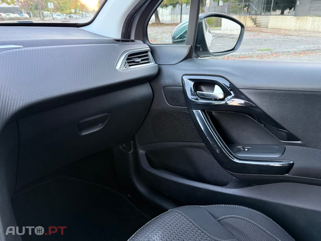 Peugeot 208 1.2 PureTech Allure