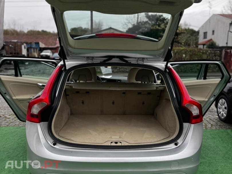 Volvo V60 1.6 D2 Drive Summum Start/Stop — fotografia 21
